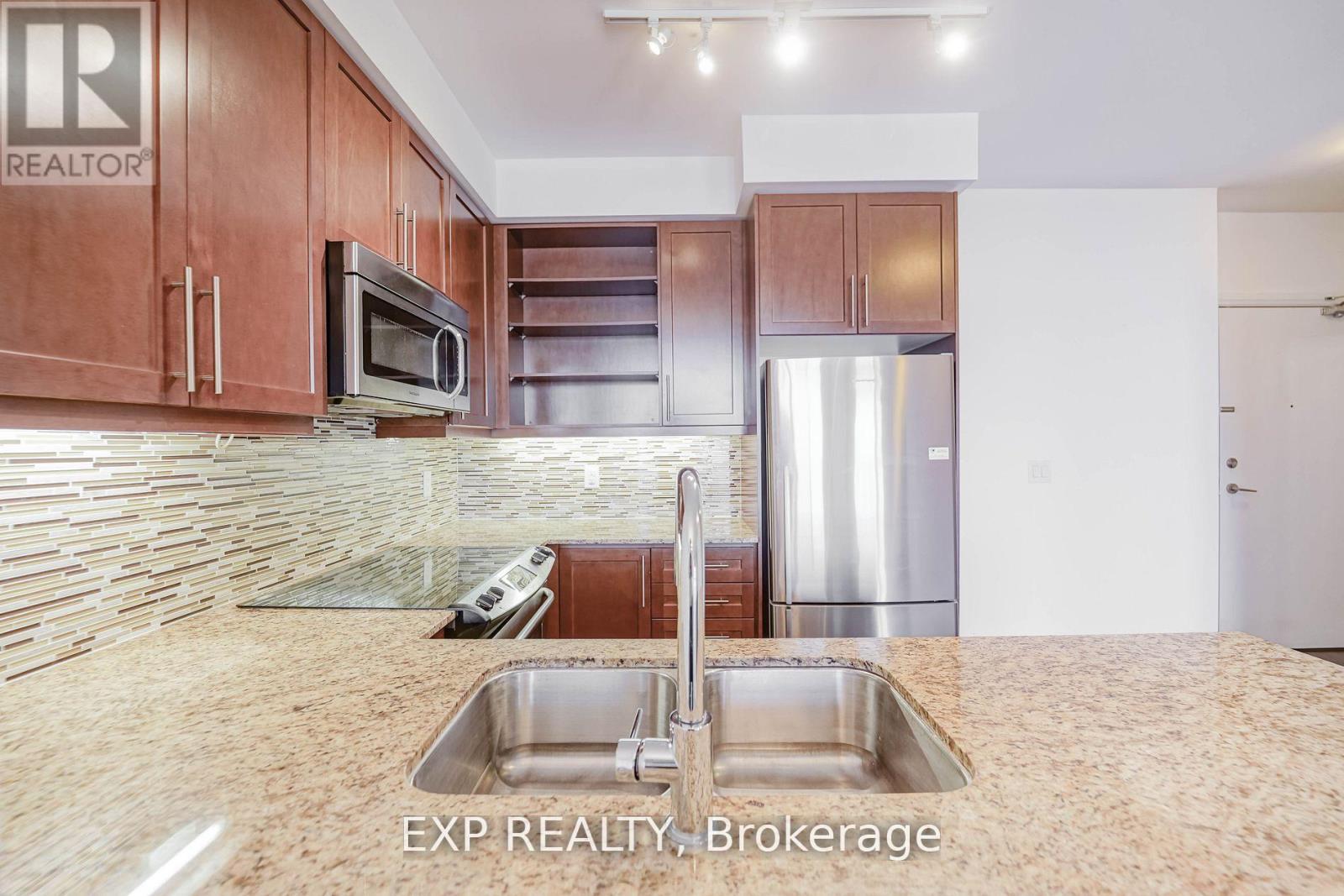 Photo 5 of 1011 55 Oneida Crescent, Richmond Hill ON