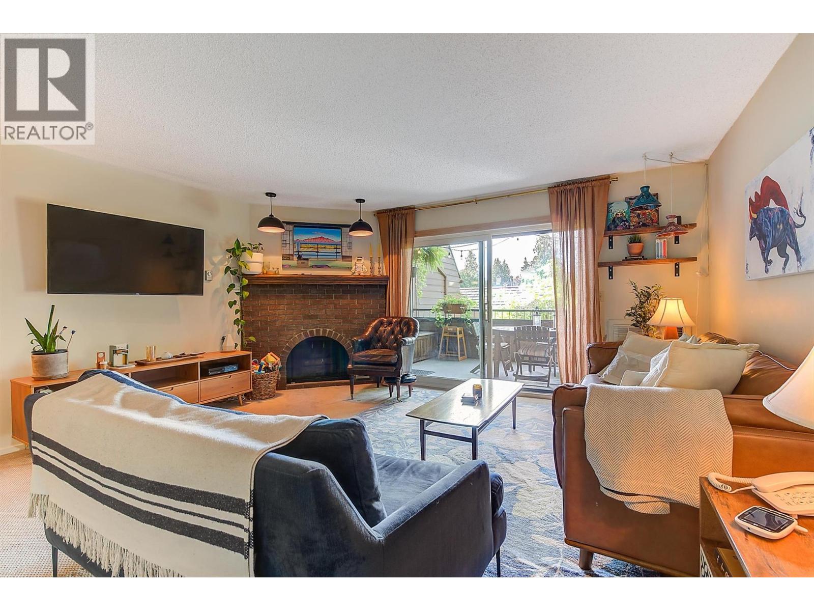 205 983 Bernard Avenue, Kelowna