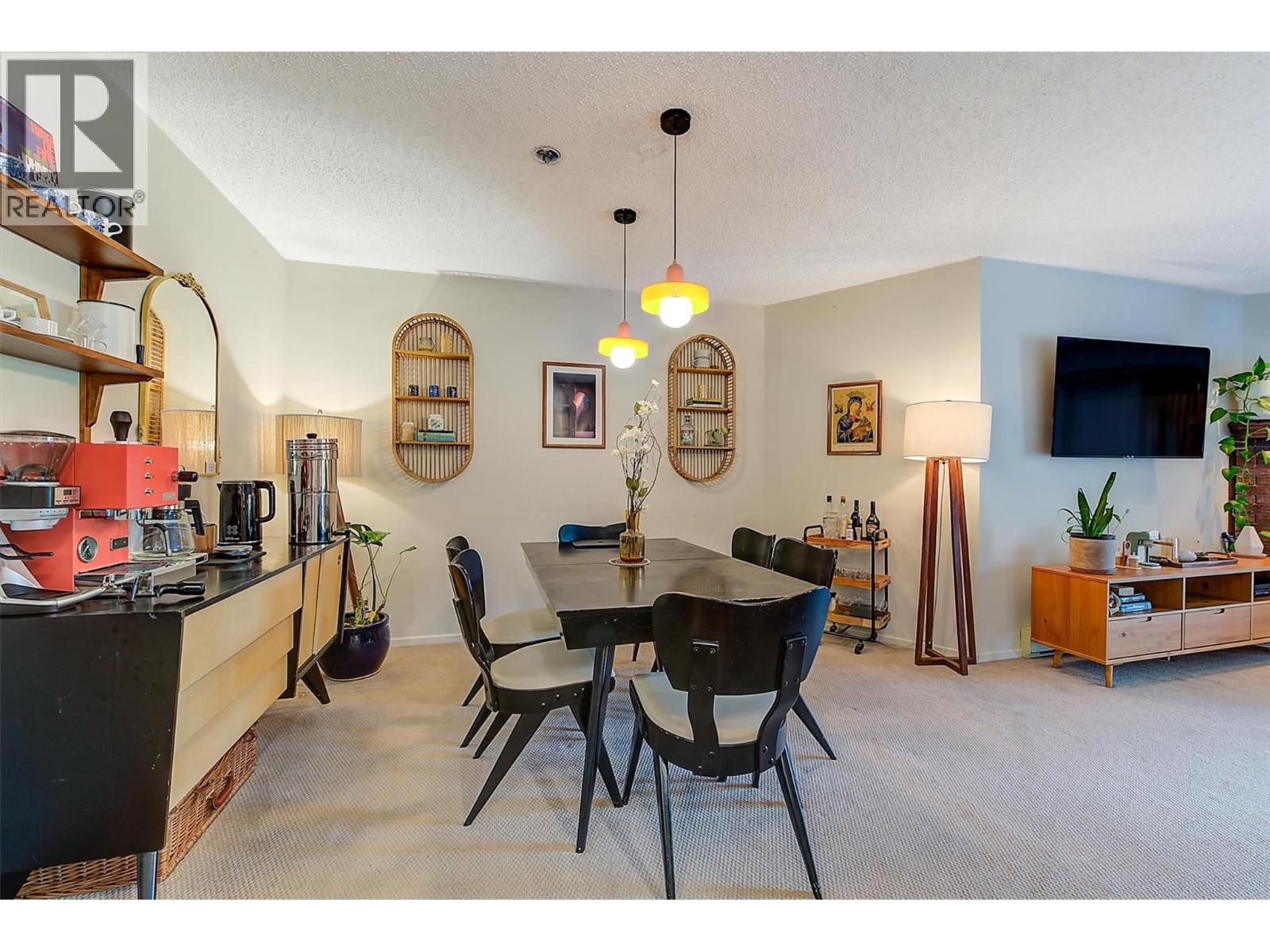 205 983 Bernard Avenue, Kelowna