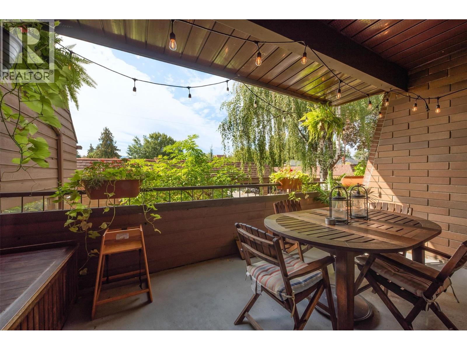 205 983 Bernard Avenue, Kelowna