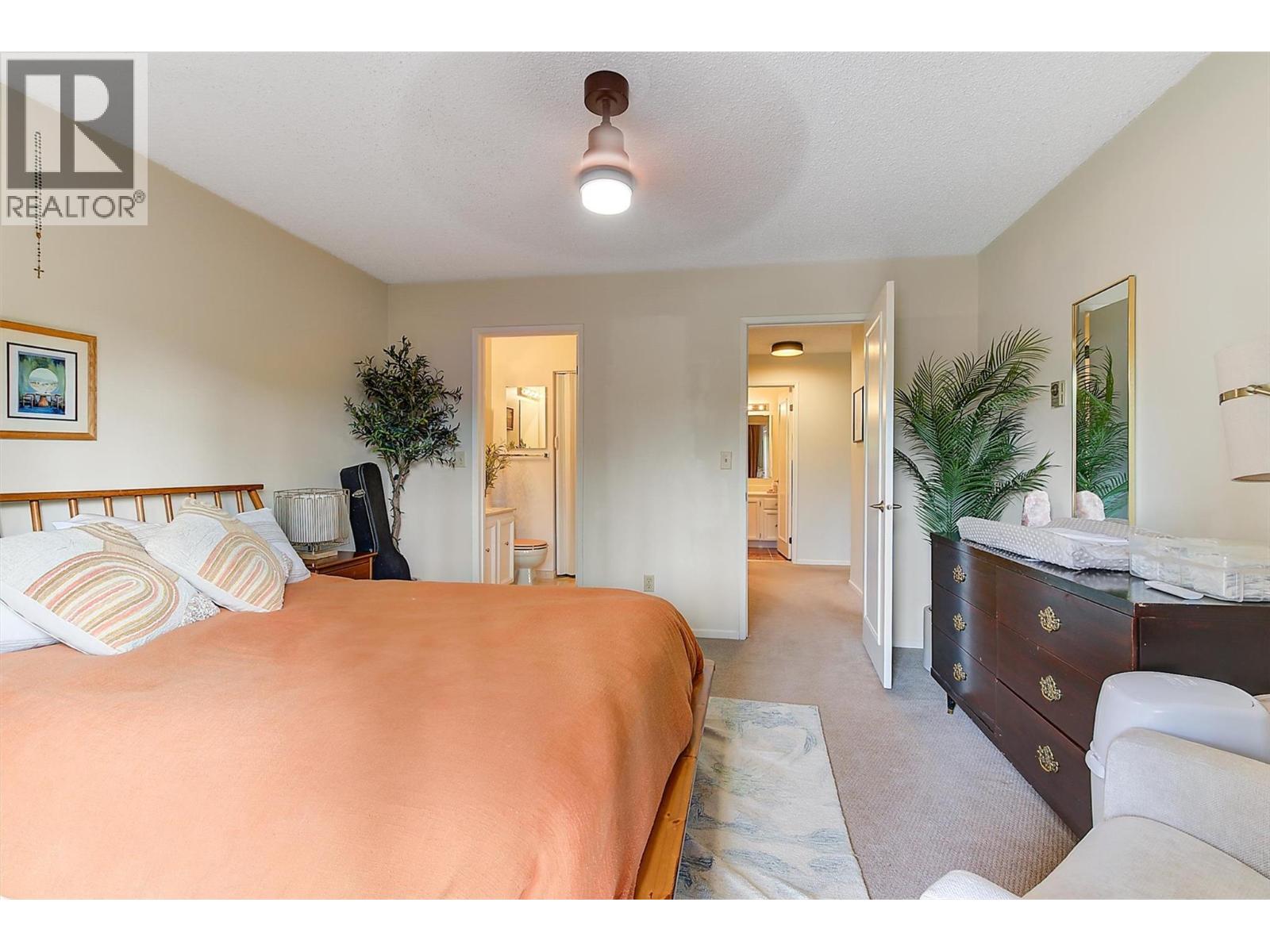 205 983 Bernard Avenue, Kelowna