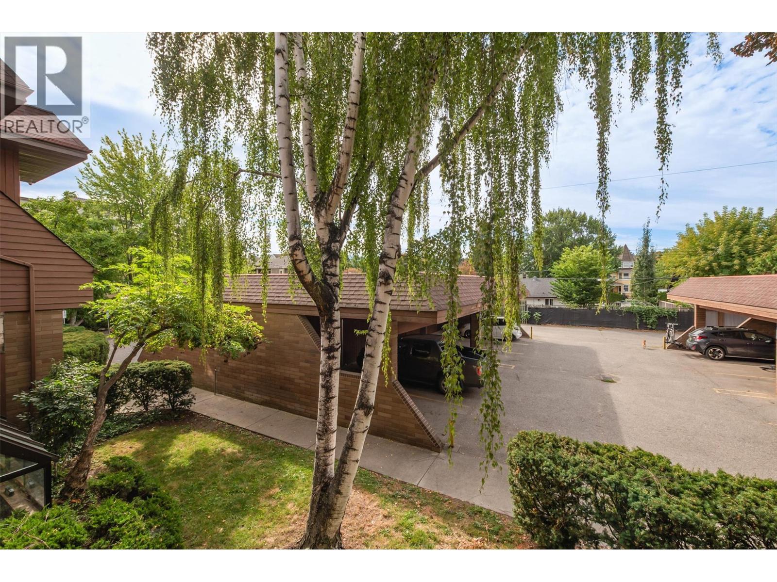 205 983 Bernard Avenue, Kelowna