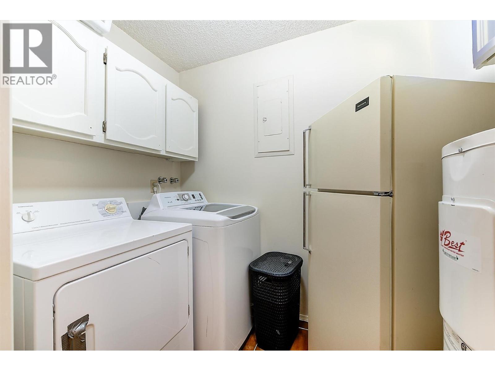 205 983 Bernard Avenue, Kelowna