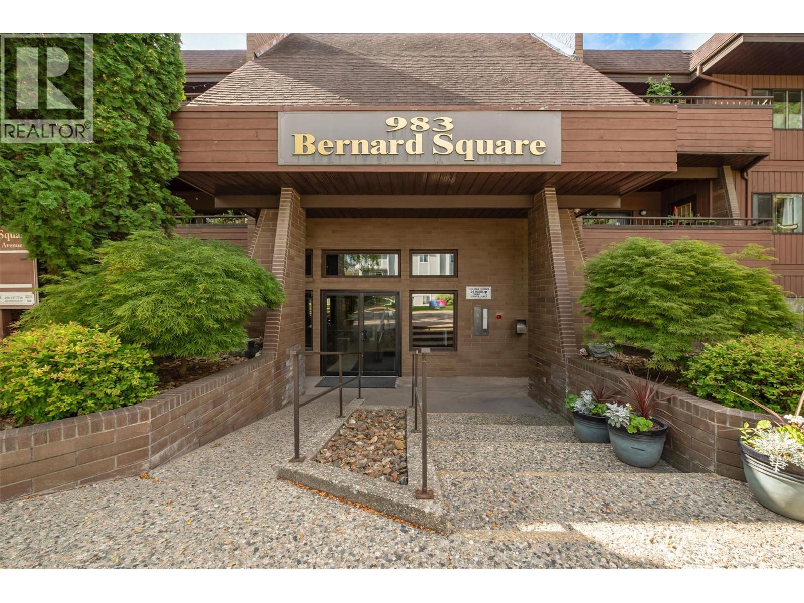 205 983 Bernard Avenue, Kelowna