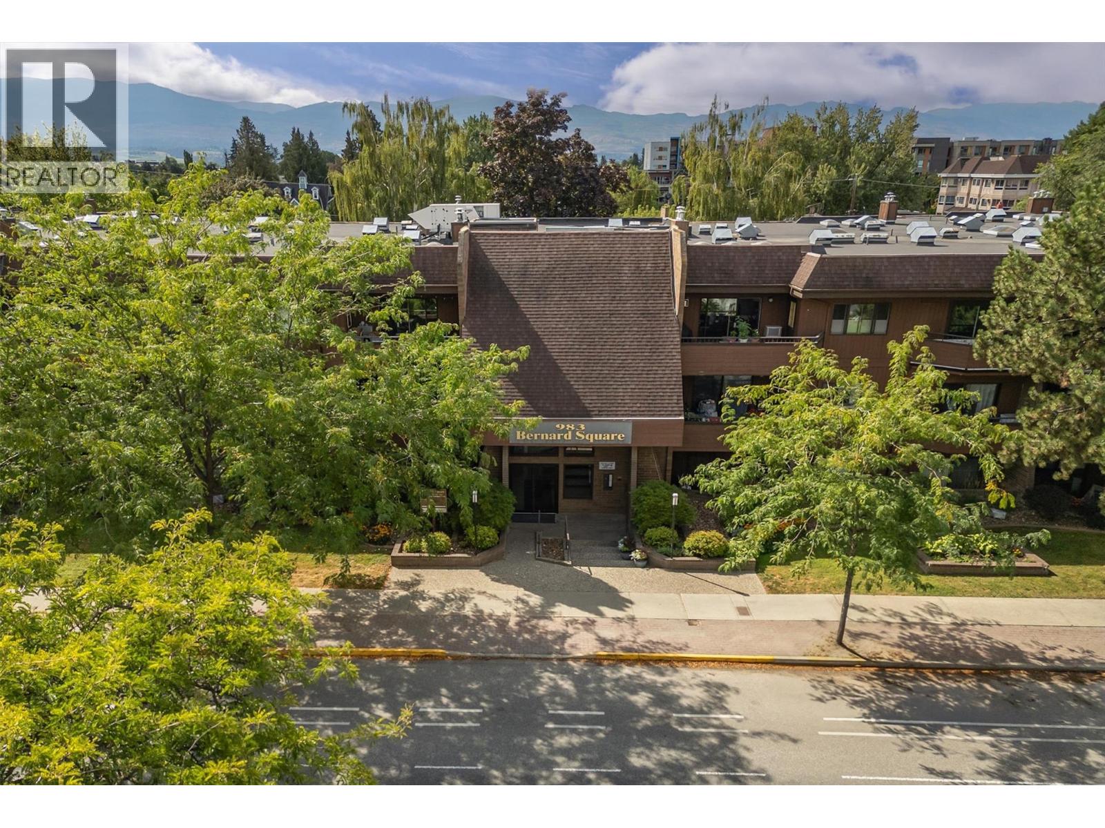 205 983 Bernard Avenue, Kelowna