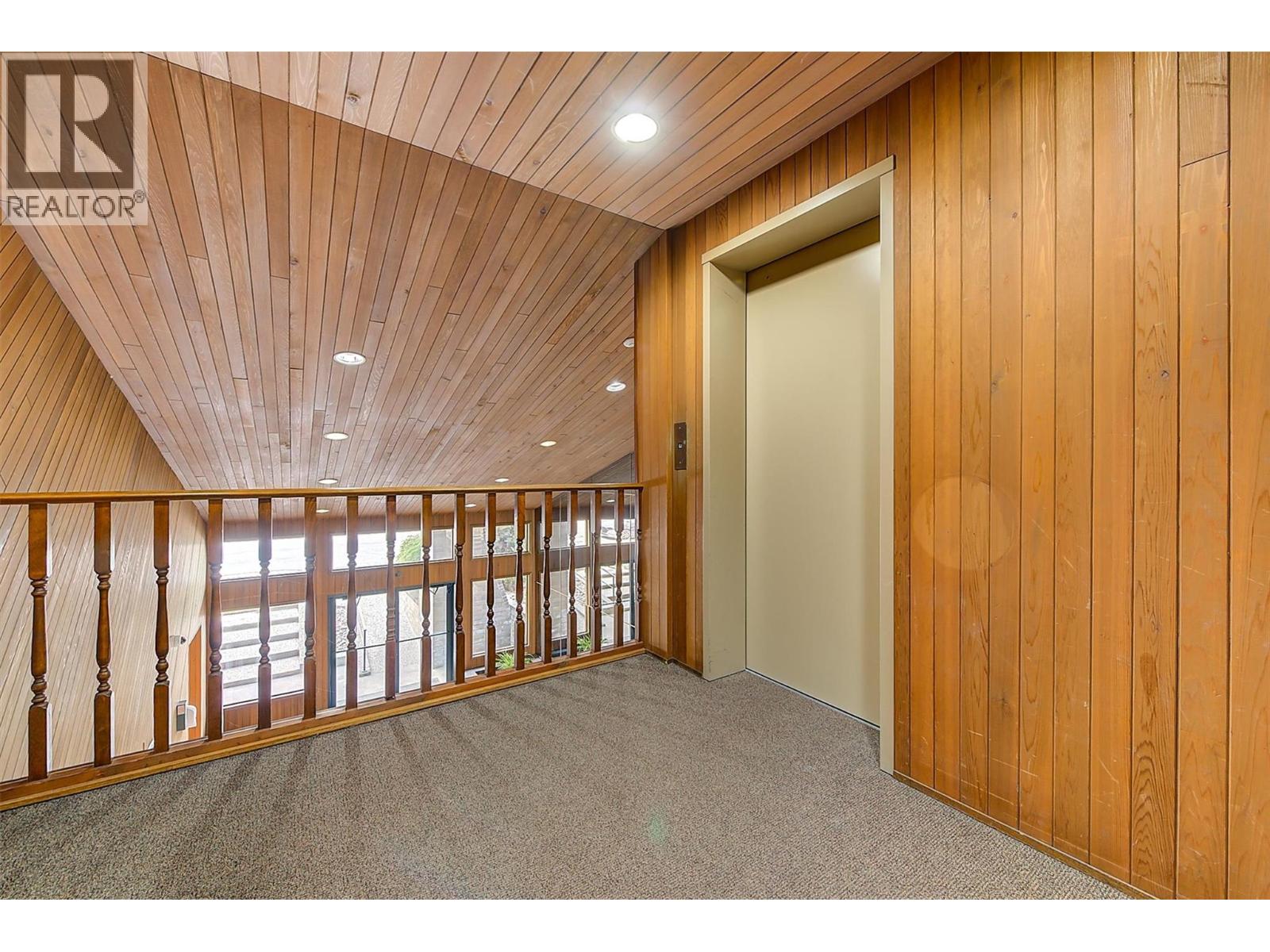 205 983 Bernard Avenue, Kelowna