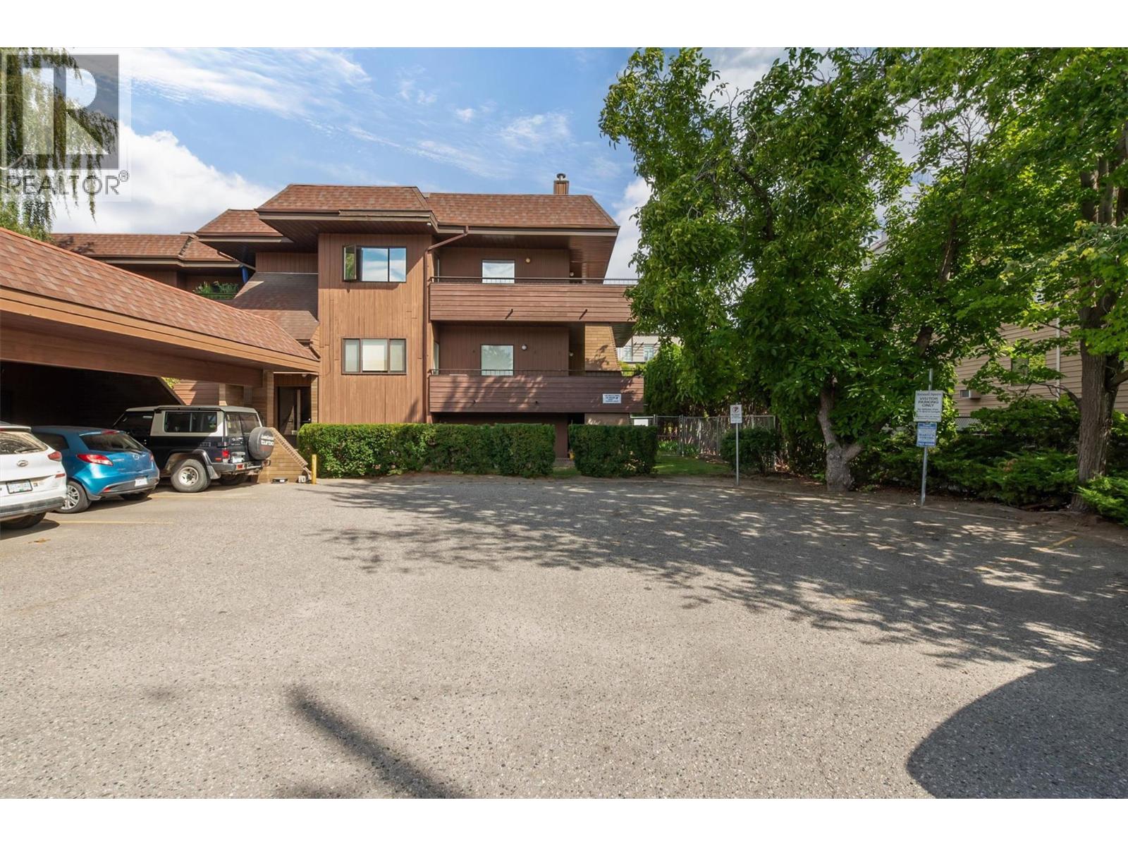 205 983 Bernard Avenue, Kelowna
