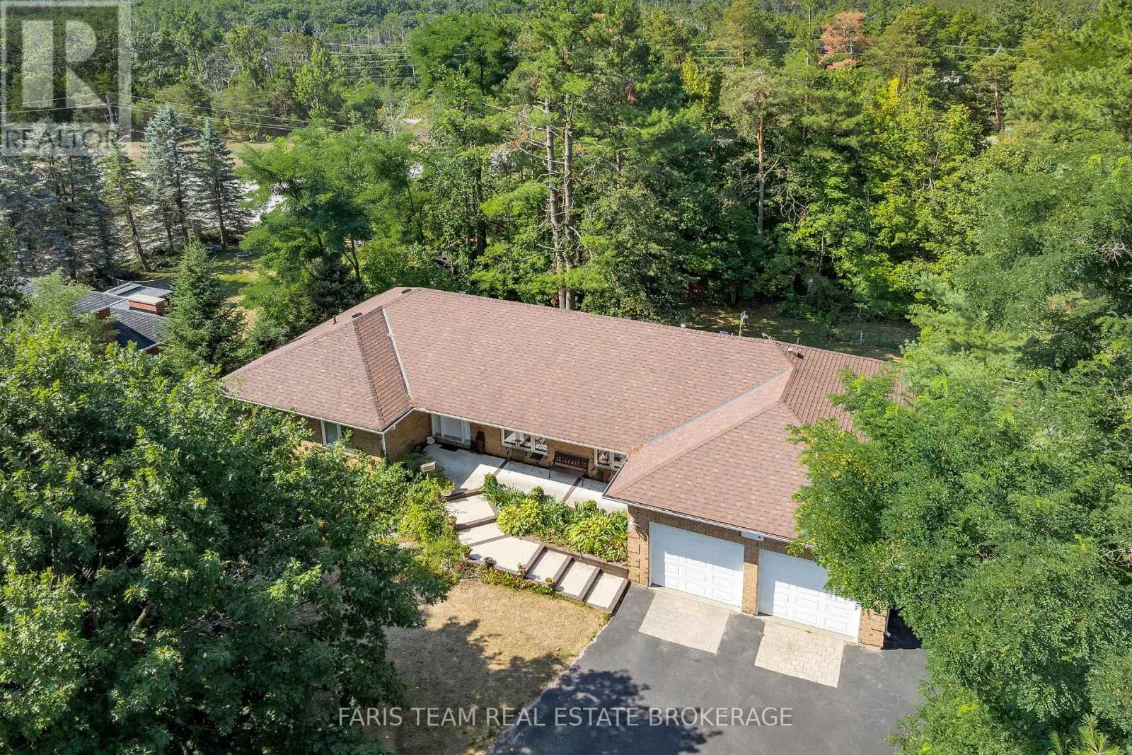 Photo 11 of 21 Forest Hill Drive, Springwater ON
