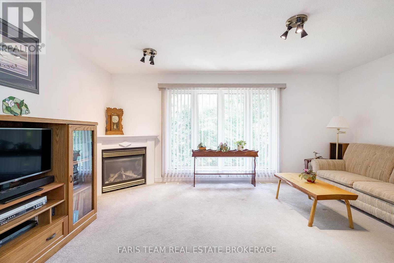 Photo 5 of 21 Forest Hill Drive, Springwater ON