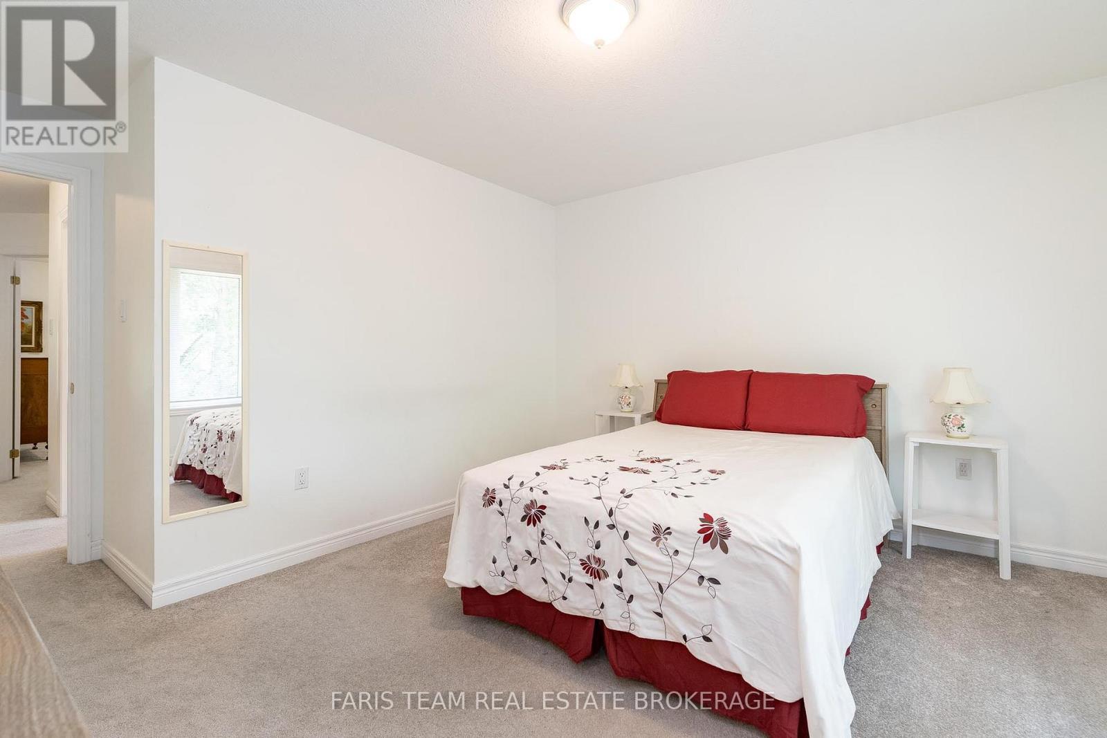 Photo 27 of 21 Forest Hill Drive, Springwater ON