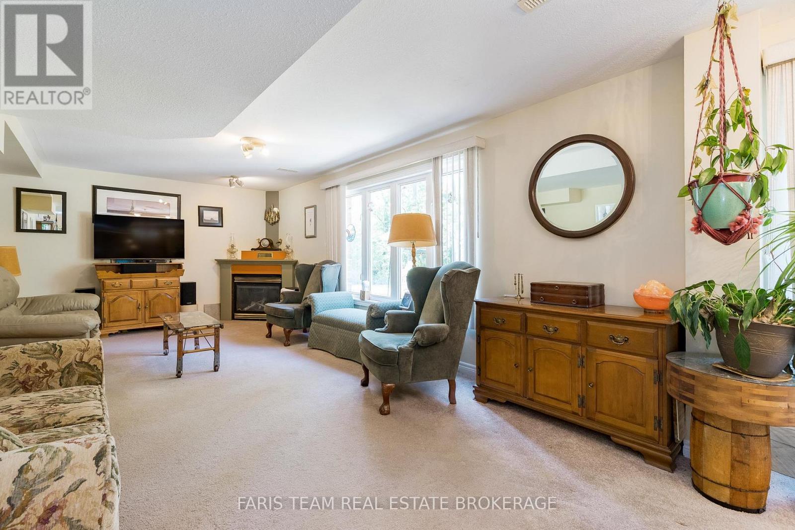 Photo 3 of 21 Forest Hill Drive, Springwater ON