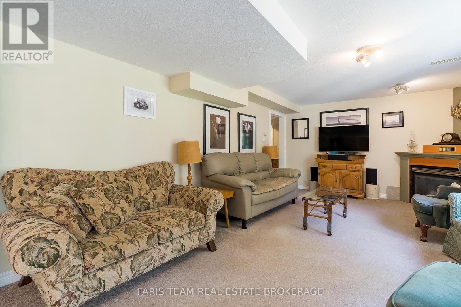 Photo 37 of 21 Forest Hill Drive, Springwater ON