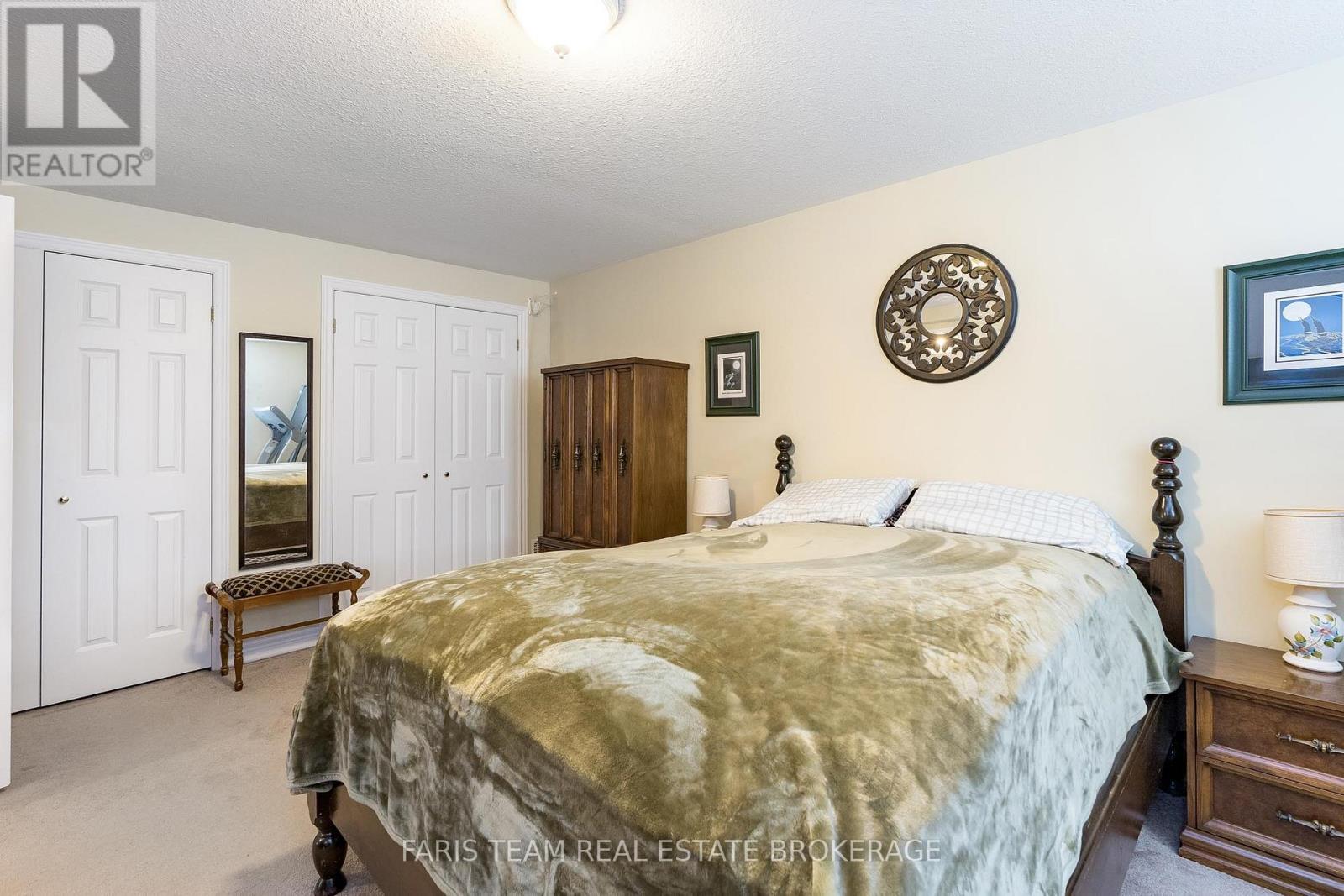 Photo 39 of 21 Forest Hill Drive, Springwater ON