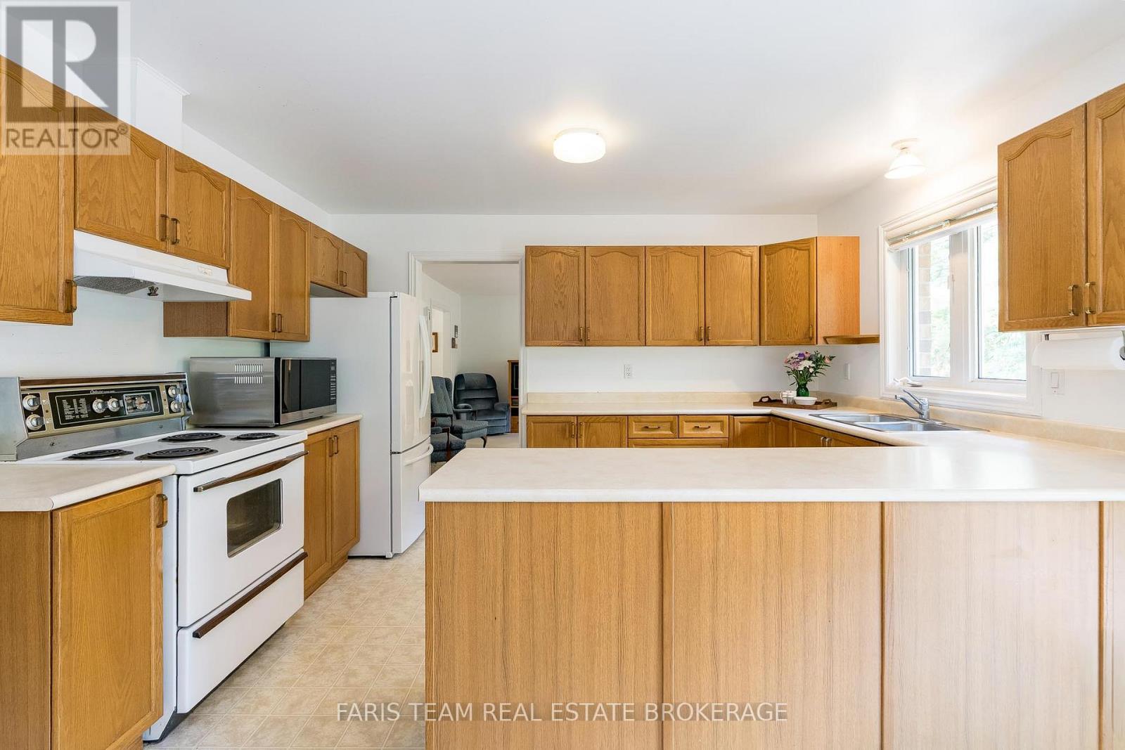 Photo 21 of 21 Forest Hill Drive, Springwater ON