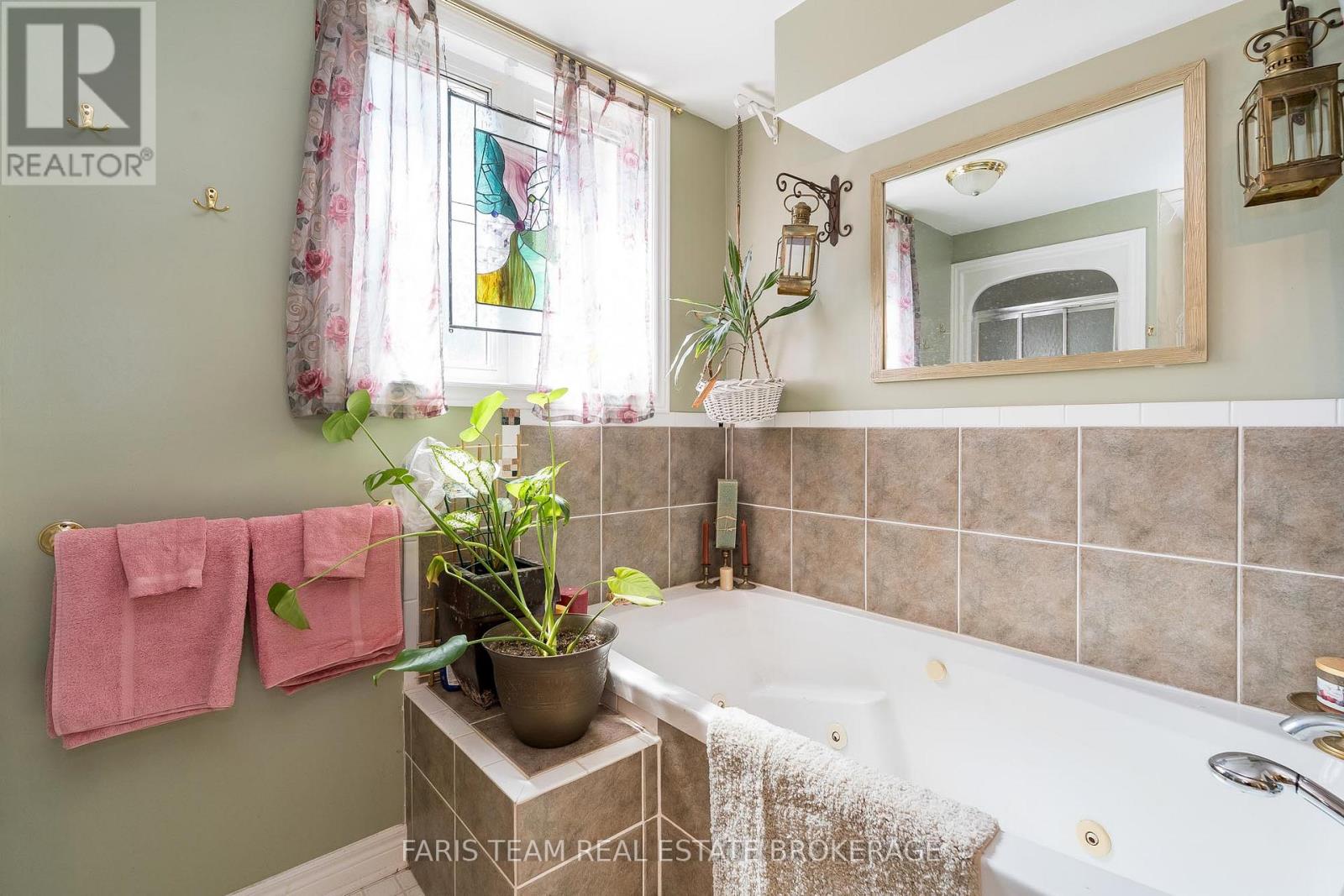 Photo 38 of 21 Forest Hill Drive, Springwater ON