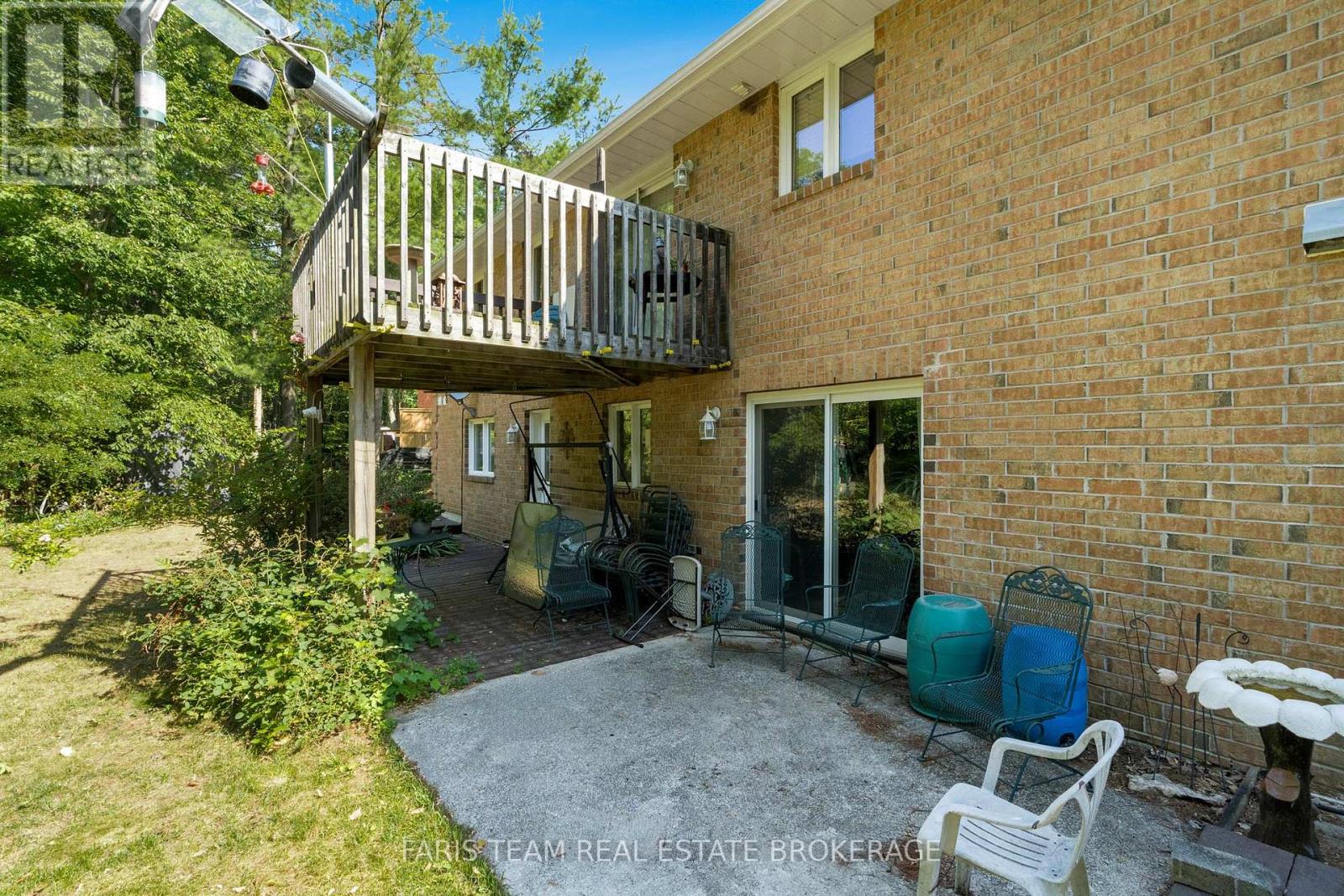 Photo 23 of 21 Forest Hill Drive, Springwater ON