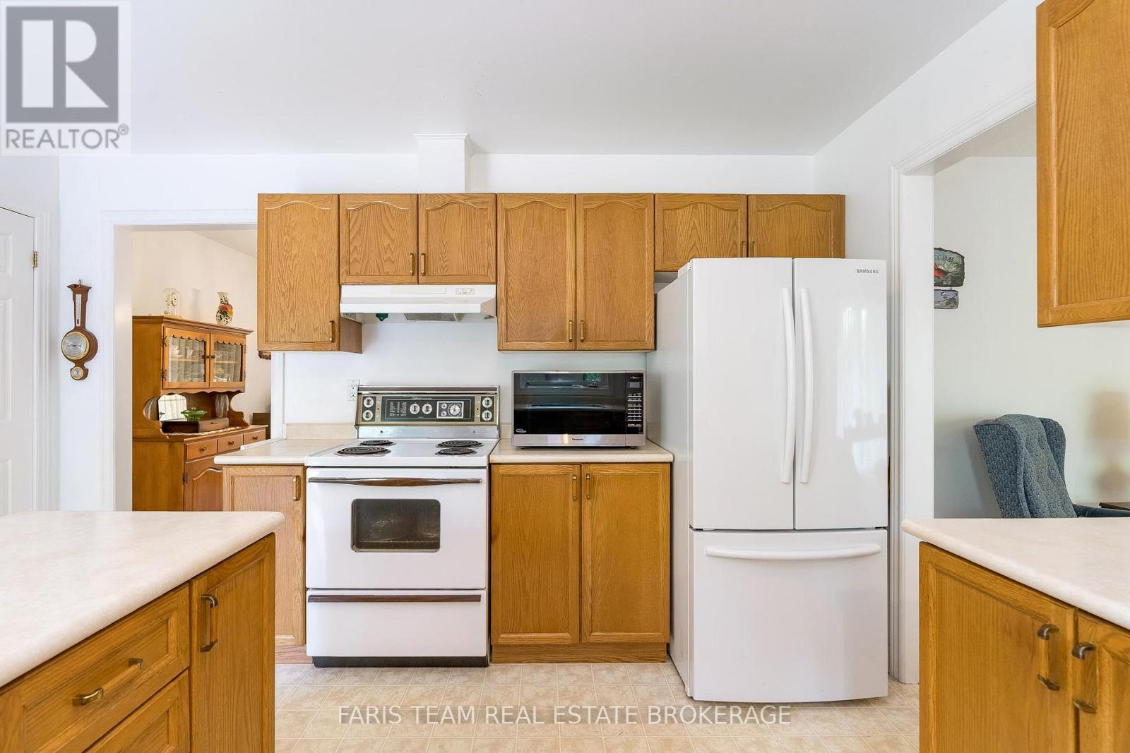 Photo 17 of 21 Forest Hill Drive, Springwater ON