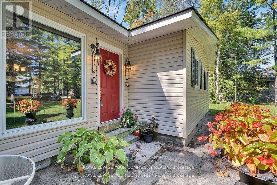 Photo 12 of 70 39th Street N, Wasaga Beach ON