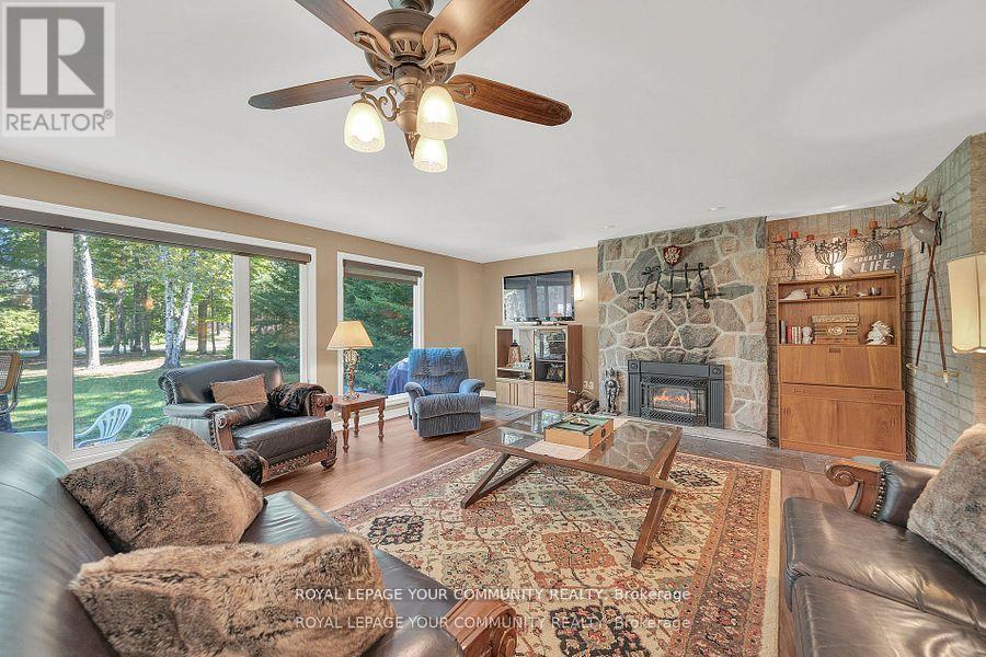 Photo 9 of 70 39th Street N, Wasaga Beach ON
