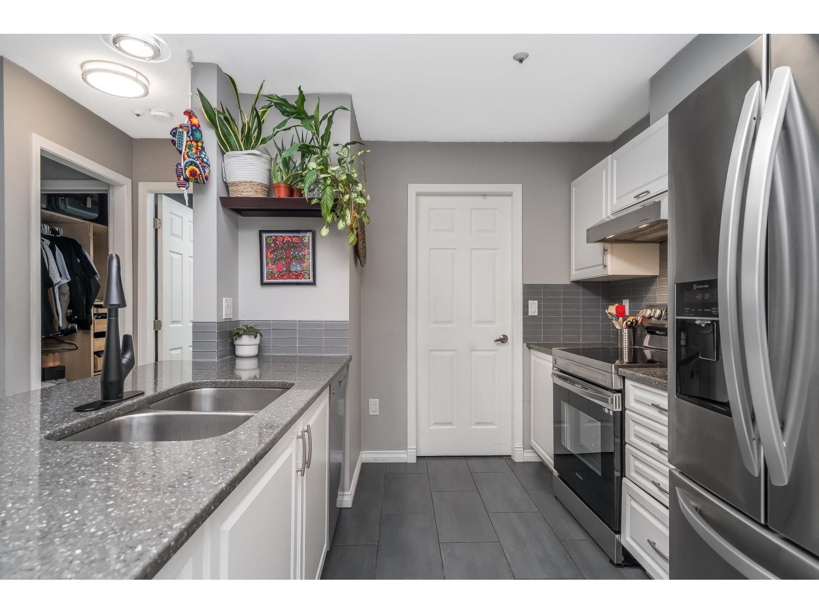 Photo 2 of 407 20277 53 Avenue, Langley BC