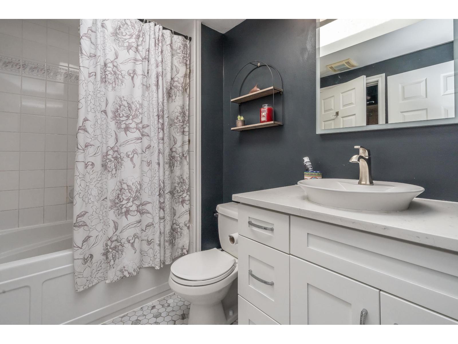 Photo 15 of 407 20277 53 Avenue, Langley BC