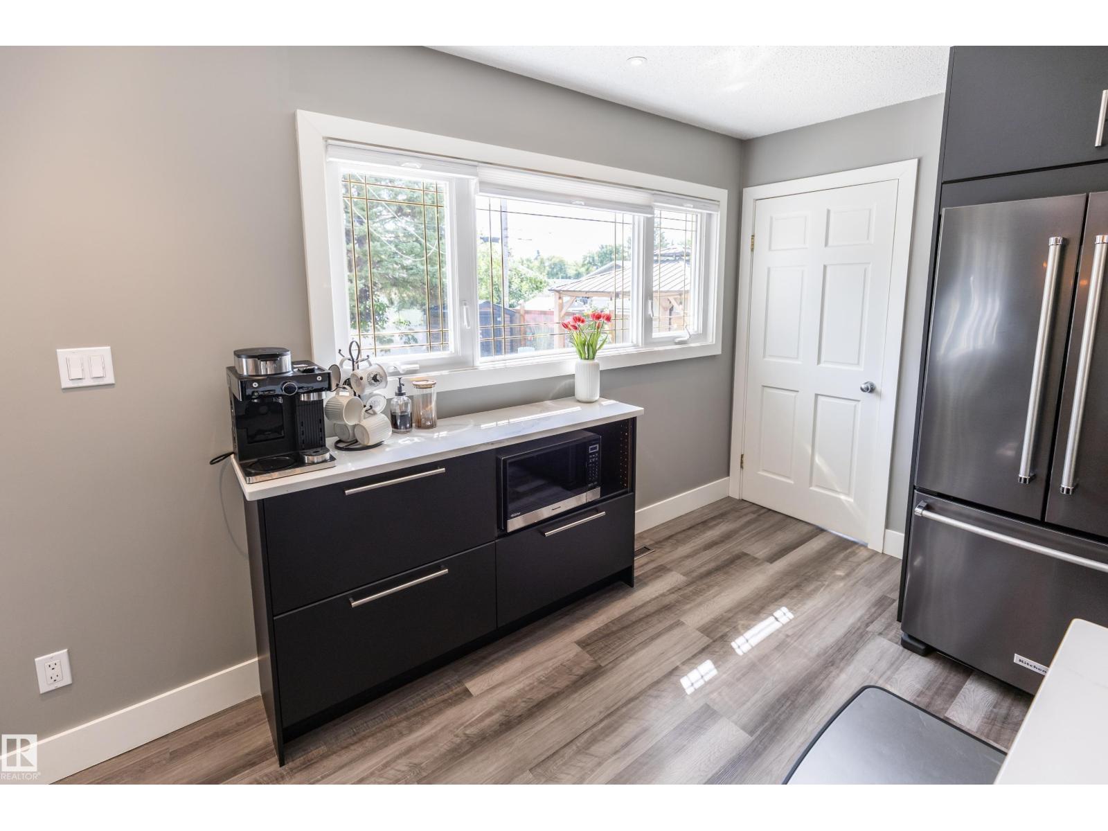 Photo 9 of 784 Birch Av, Sherwood Park AB