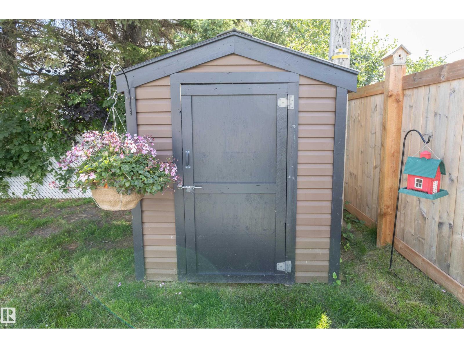 Photo 10 of 784 Birch Av, Sherwood Park AB