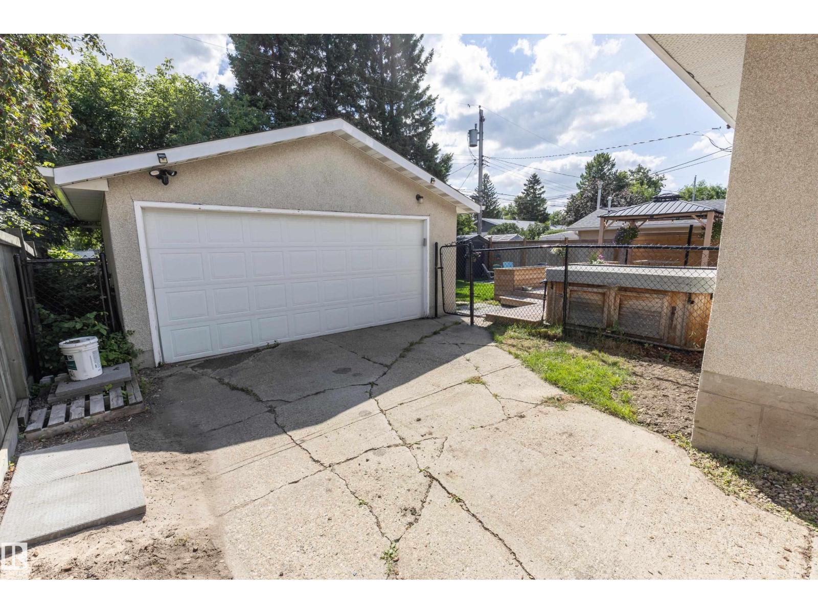 Photo 23 of 784 Birch Av, Sherwood Park AB