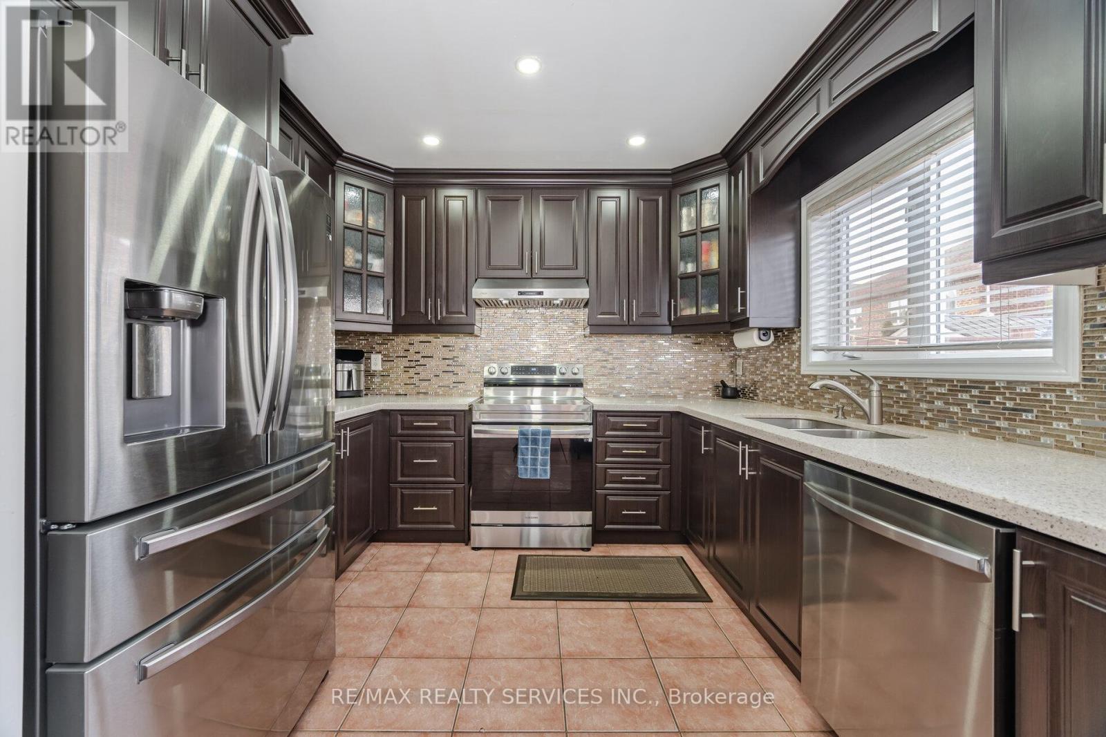 Photo 27 of 39 Rattlesnake Road, Brampton ON