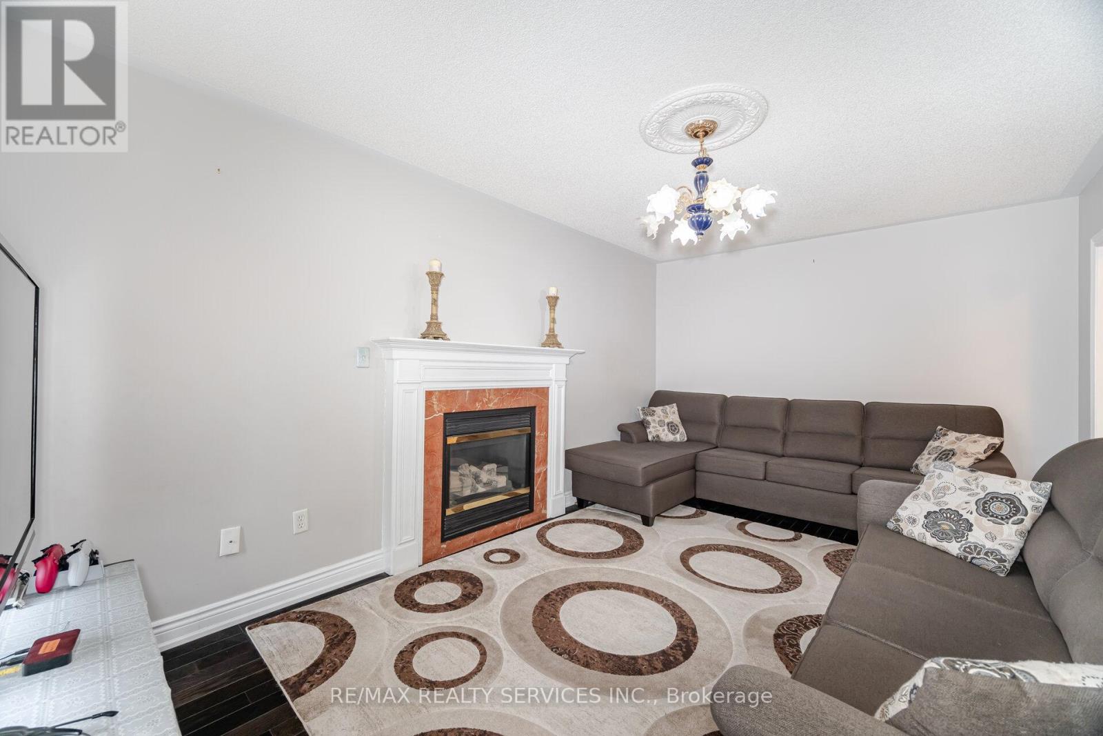 Photo 17 of 39 Rattlesnake Road, Brampton ON