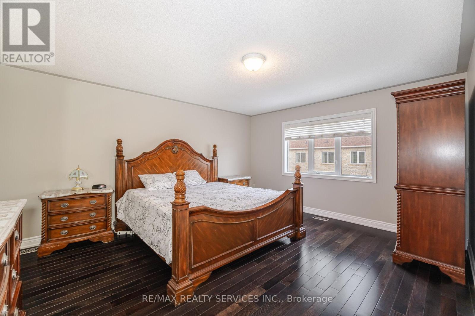 Photo 16 of 39 Rattlesnake Road, Brampton ON