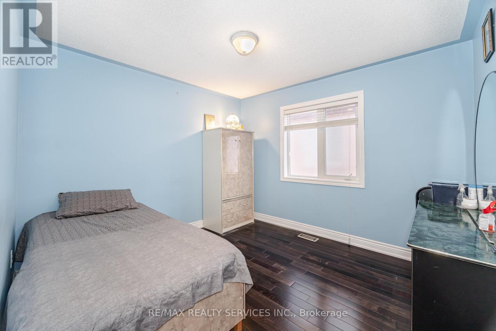 Photo 12 of 39 Rattlesnake Road, Brampton ON