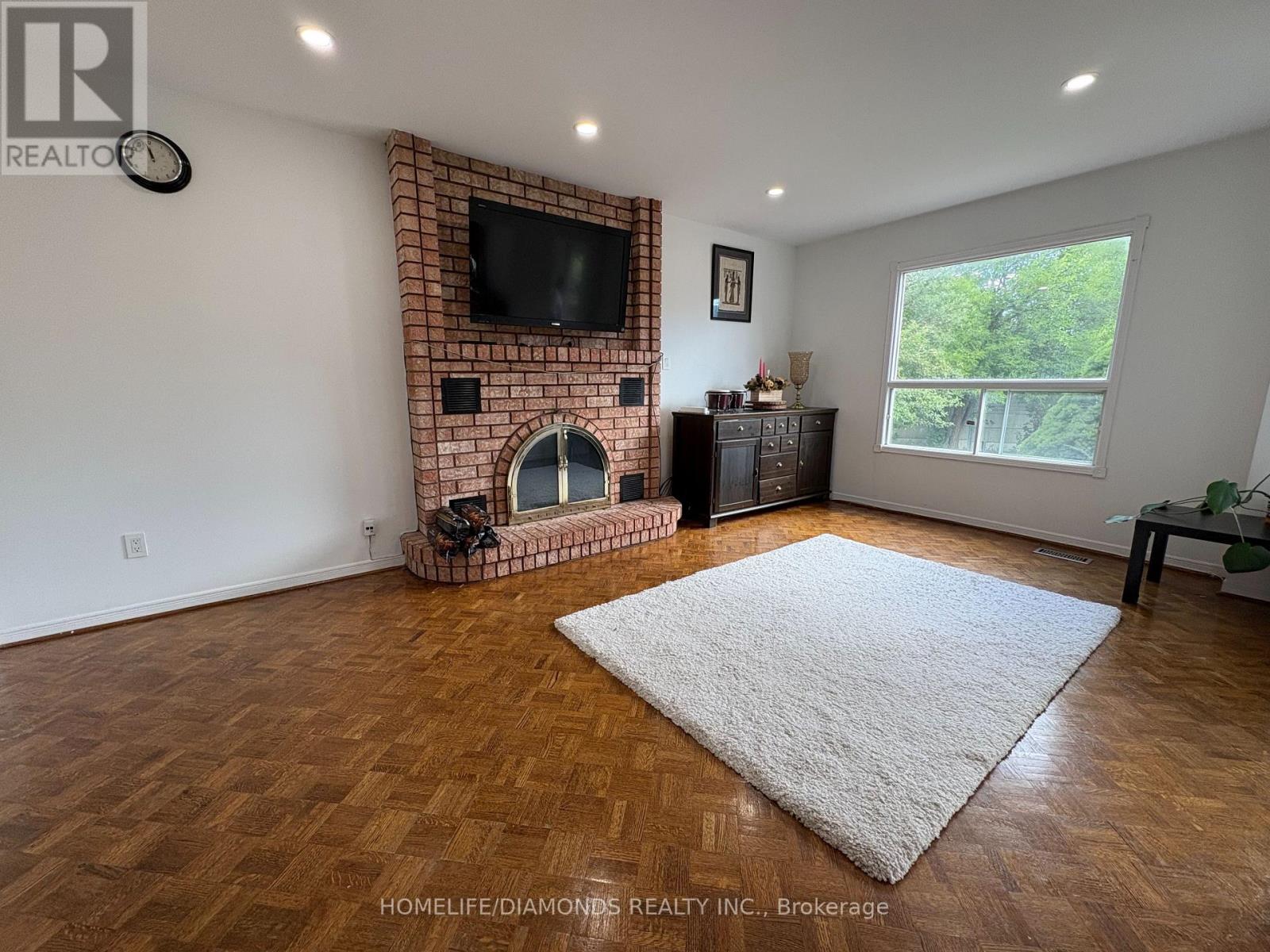 Photo 17 of 1401 Wakehurst Crescent, Oakville ON