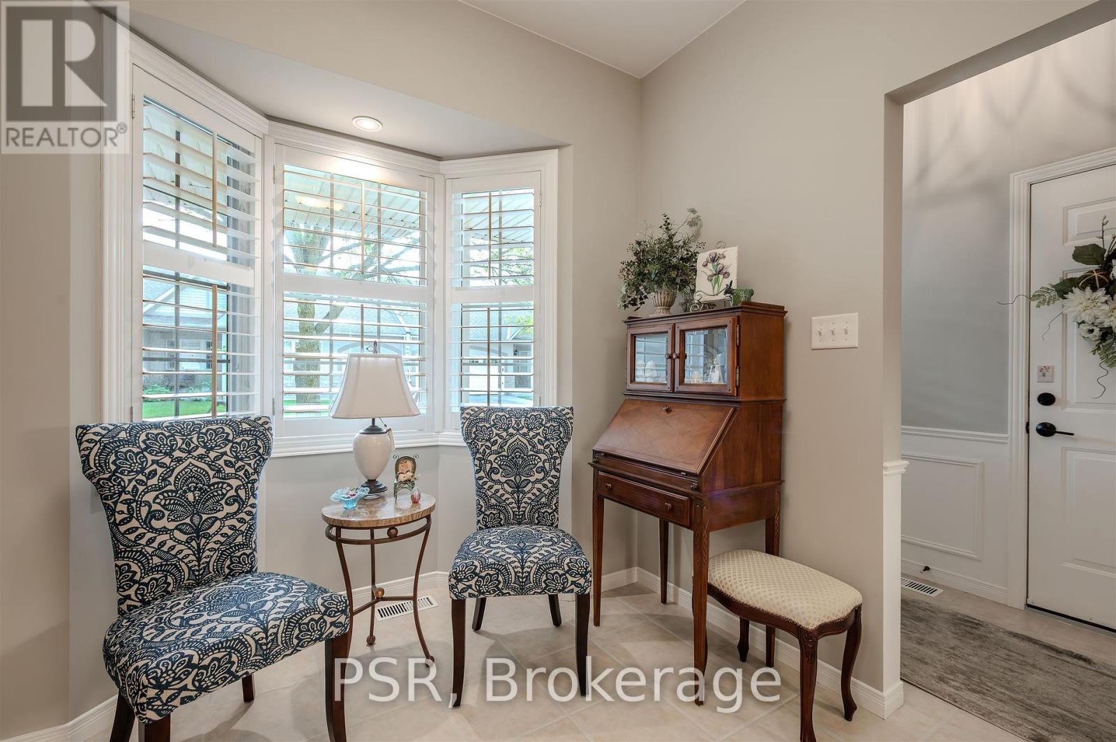 Photo 10 of 49 212 Stonehenge Drive, Hamilton ON