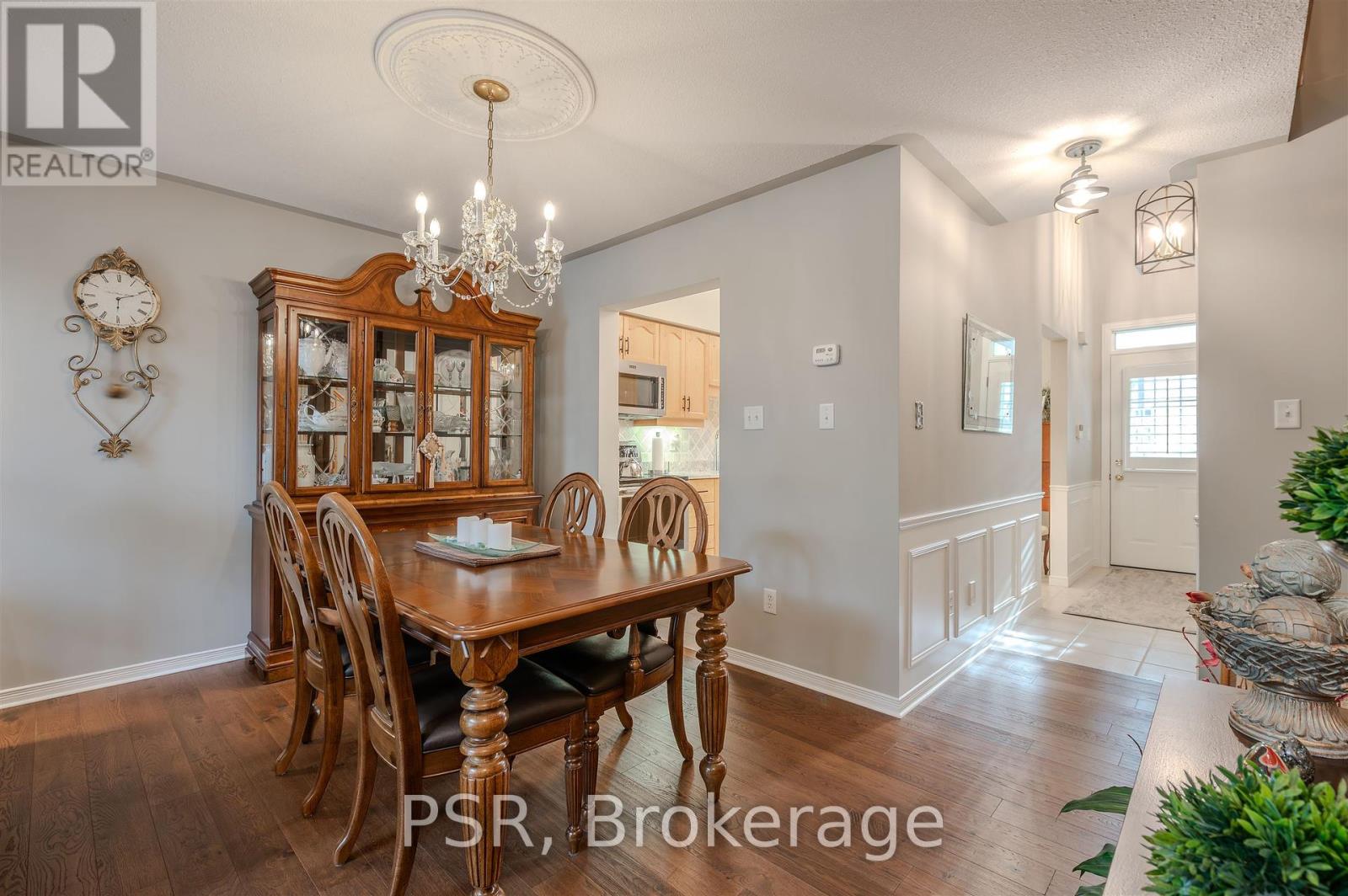 Photo 11 of 49 212 Stonehenge Drive, Hamilton ON