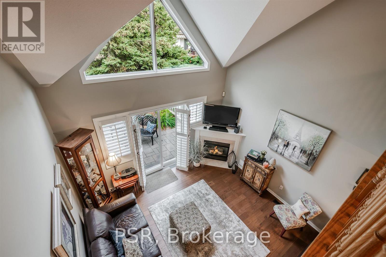 Photo 19 of 49 212 Stonehenge Drive, Hamilton ON