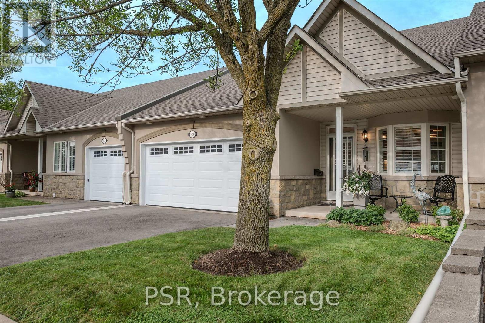 Photo 2 of 49 212 Stonehenge Drive, Hamilton ON