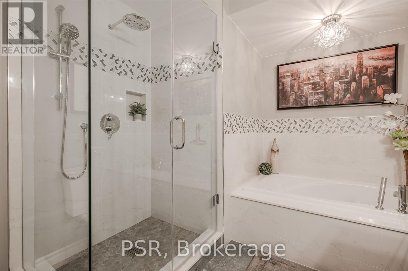 Photo 24 of 49 212 Stonehenge Drive, Hamilton ON
