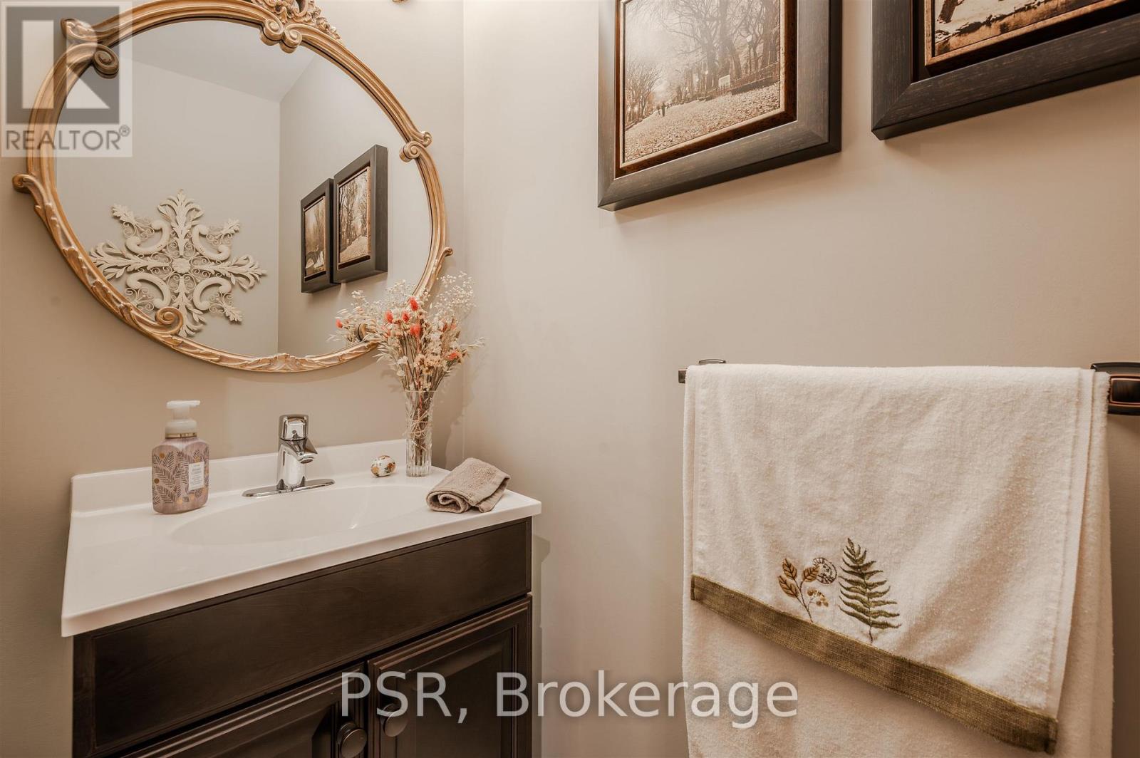 Photo 25 of 49 212 Stonehenge Drive, Hamilton ON