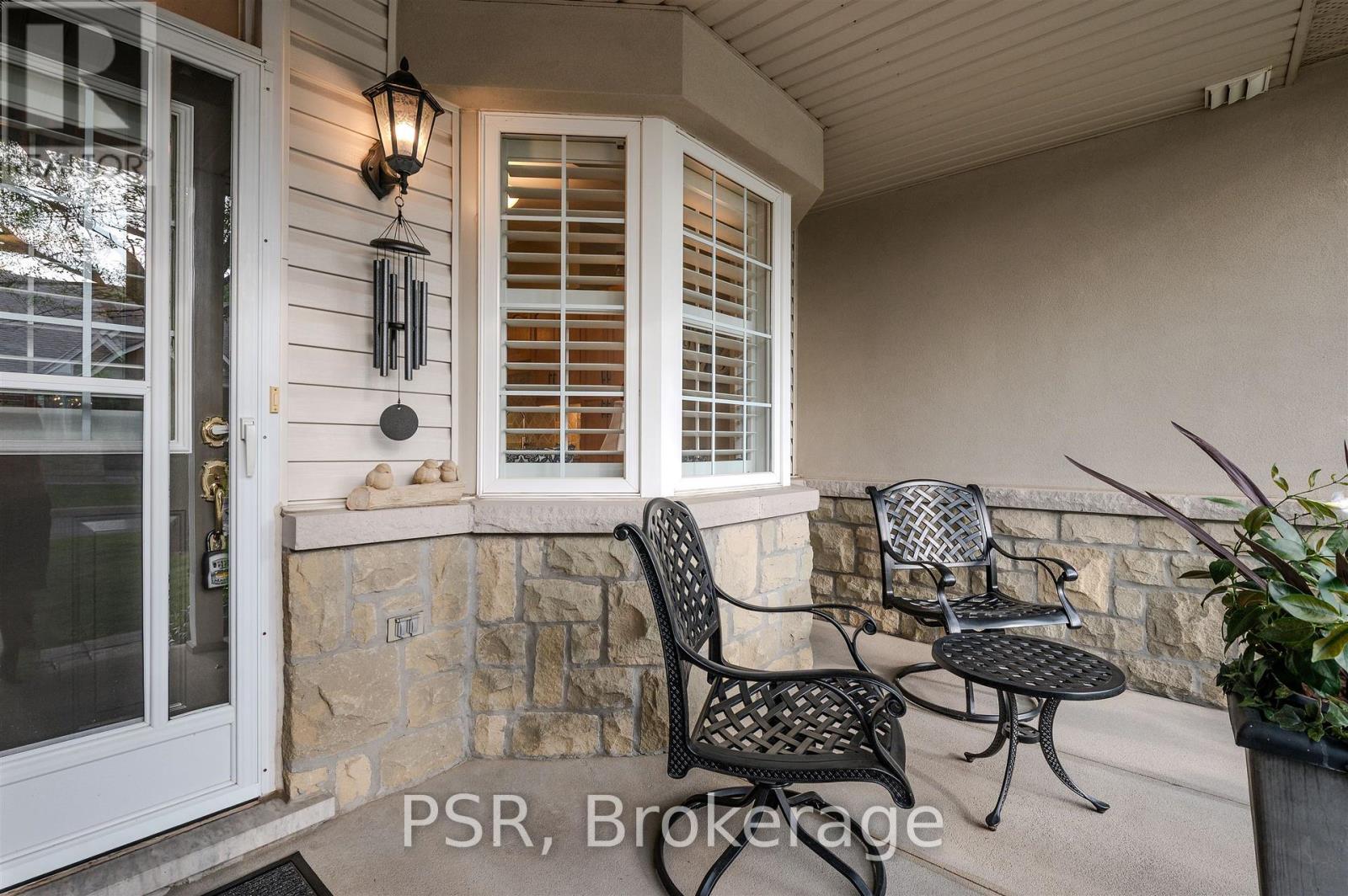 Photo 3 of 49 212 Stonehenge Drive, Hamilton ON