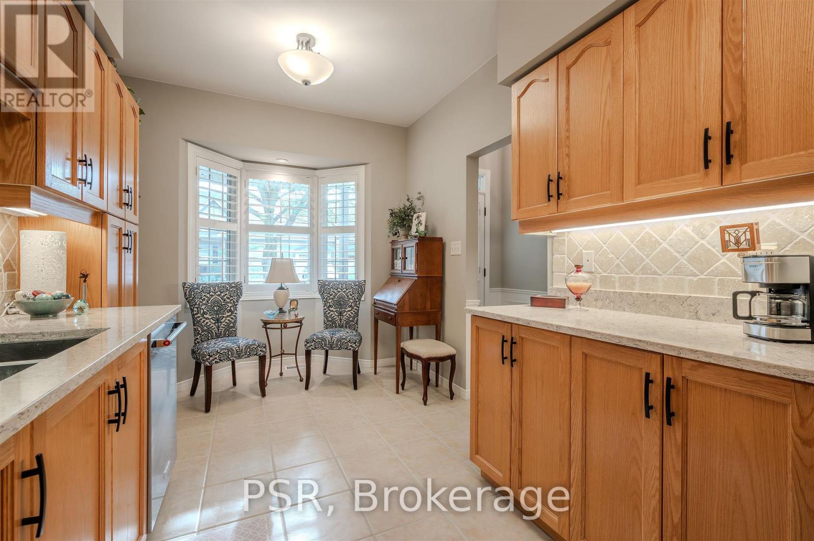 Photo 9 of 49 212 Stonehenge Drive, Hamilton ON