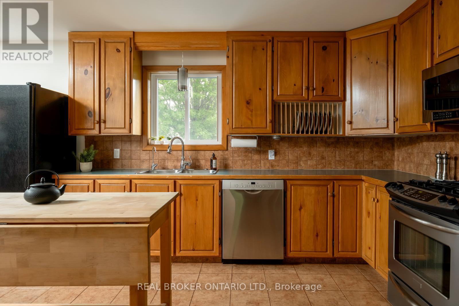 Photo 15 of 1743 Barton Drive, Selwyn ON