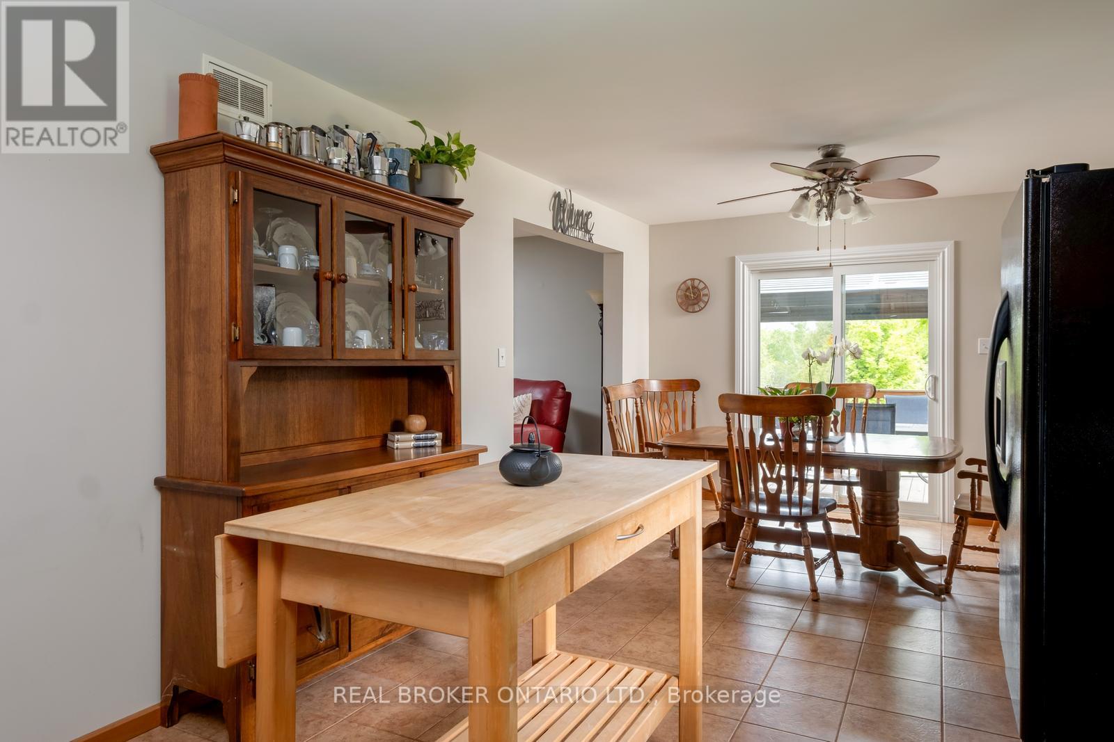 Photo 8 of 1743 Barton Drive, Selwyn ON