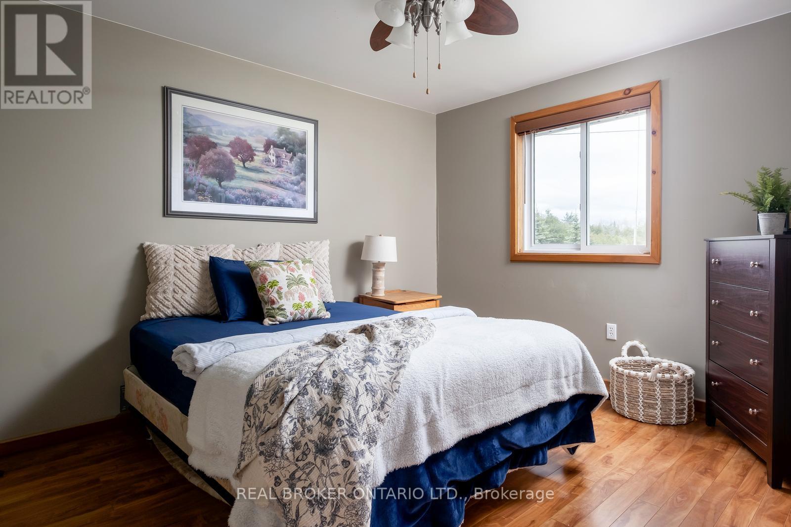 Photo 9 of 1743 Barton Drive, Selwyn ON