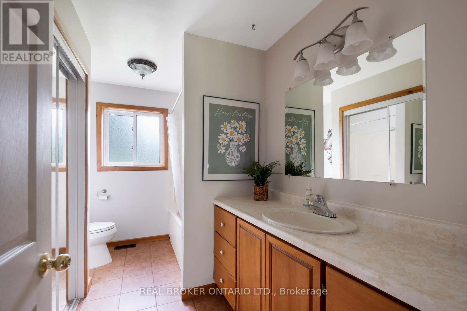 Photo 20 of 1743 Barton Drive, Selwyn ON