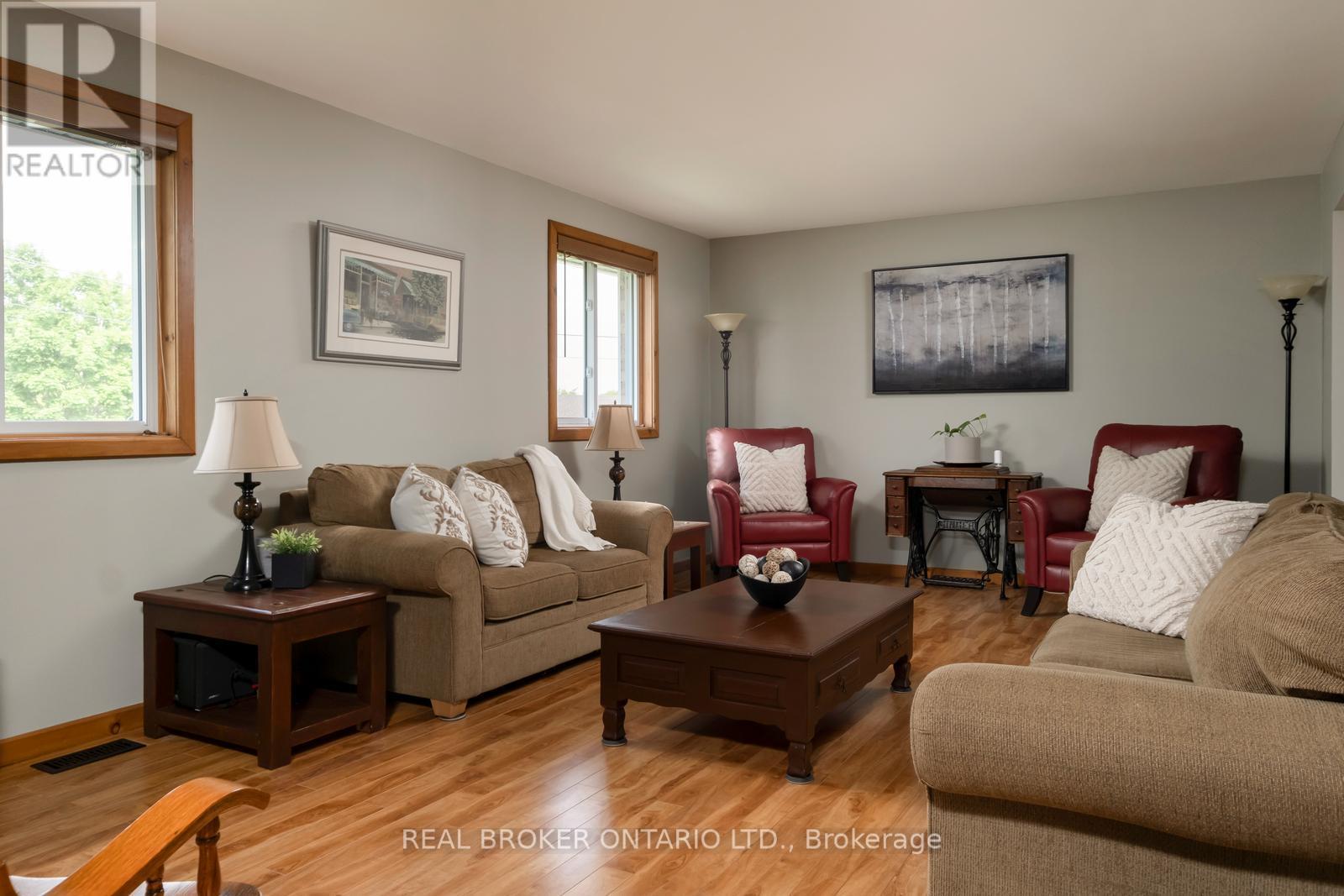 Photo 17 of 1743 Barton Drive, Selwyn ON