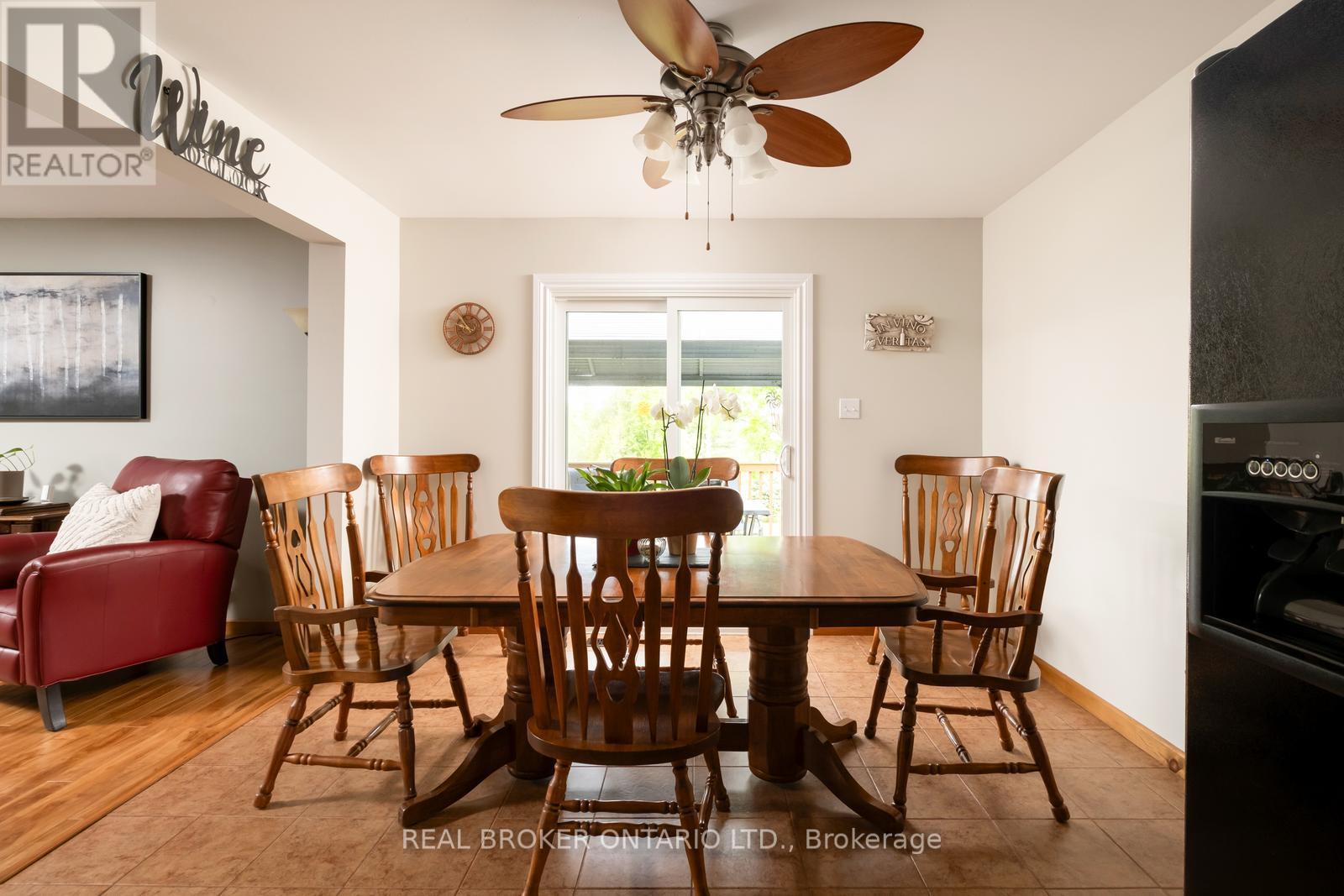 Photo 18 of 1743 Barton Drive, Selwyn ON