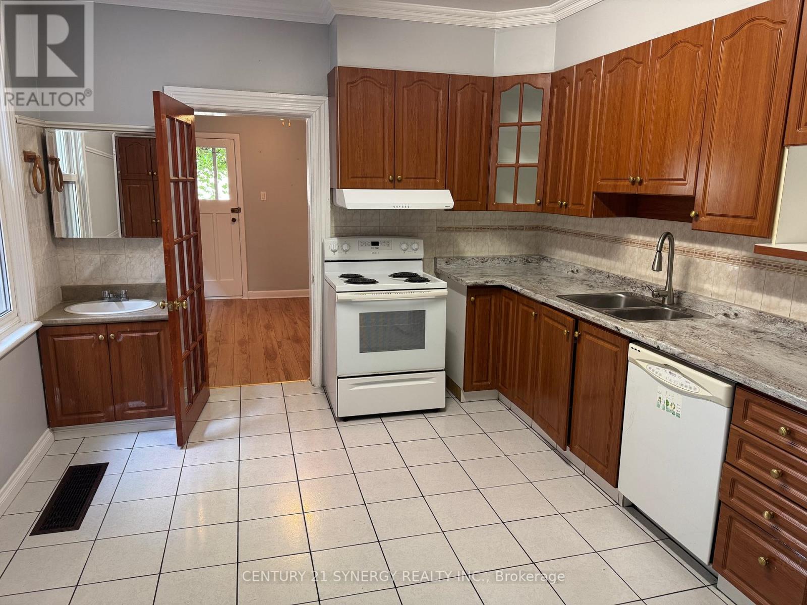 Photo 2 of 299 Arlington Avenue, Ottawa ON