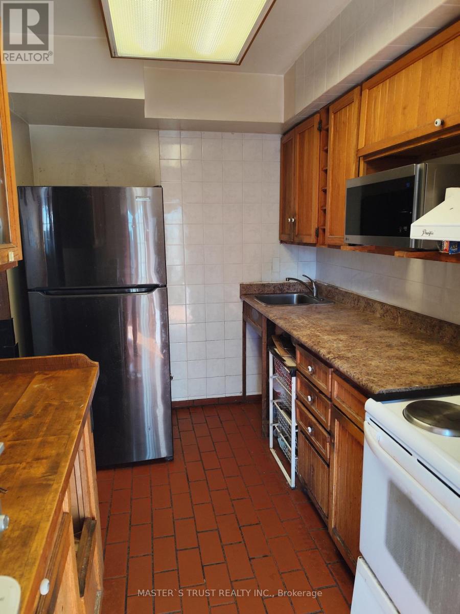 Photo 8 of 209 165 Cherokee Boulevard, Toronto ON