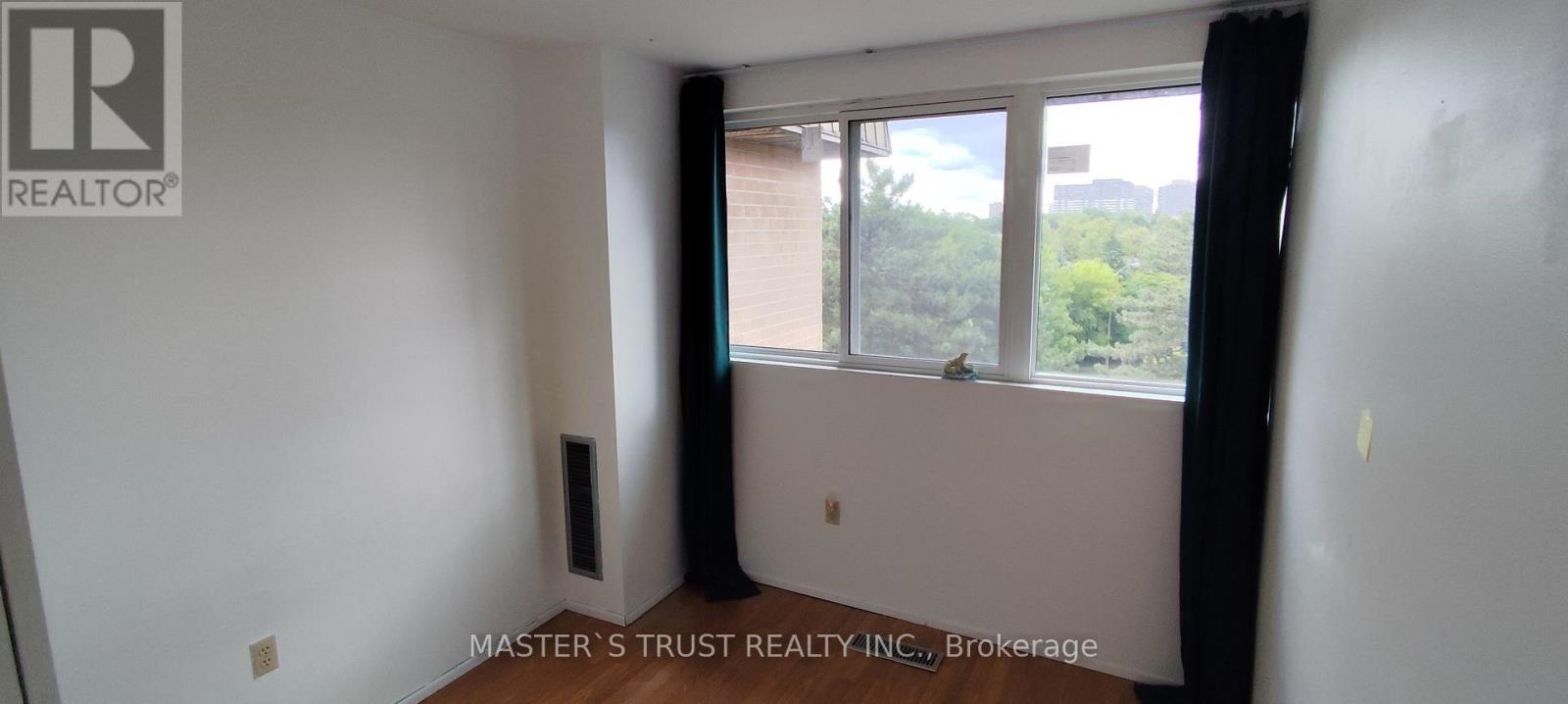 Photo 7 of 209 165 Cherokee Boulevard, Toronto ON
